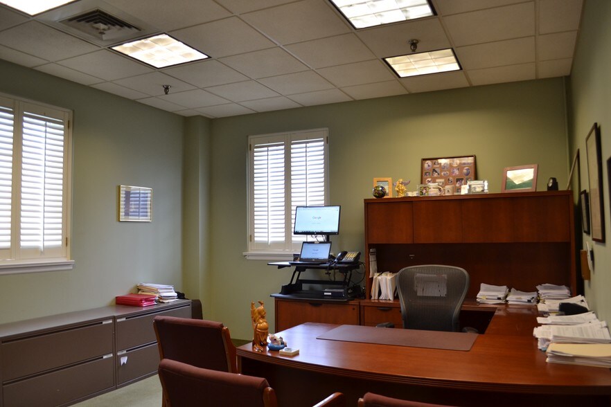 More Photos Of 1735 Post Rd, Fairfield Office For Lease