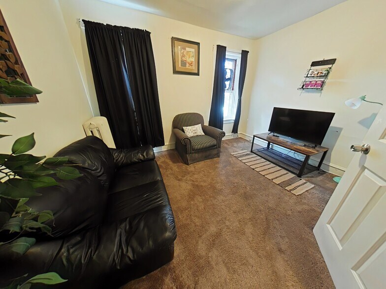 More Photos Of 202 Macdade Blvd, Collingdale Apartments For Sale