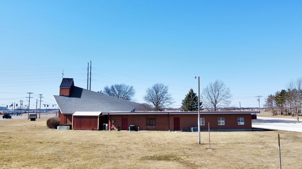 More Photos Of 2015 E Main St, Gas City Flex For Sale