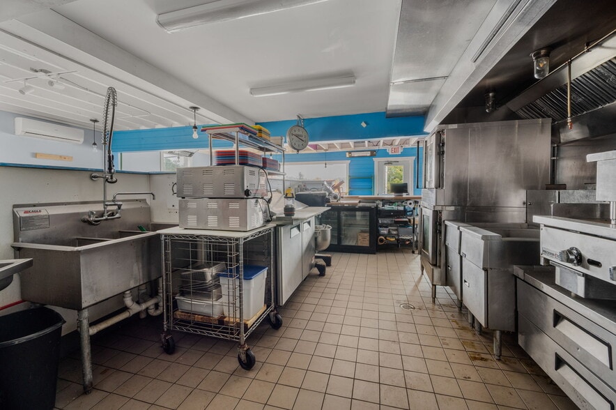 More Photos Of 17 S Main St, Brooklyn Freestanding For Sale