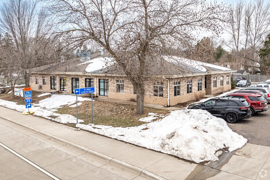 More Photos Of 31146 Forest Blvd, Stacy Freestanding For Lease