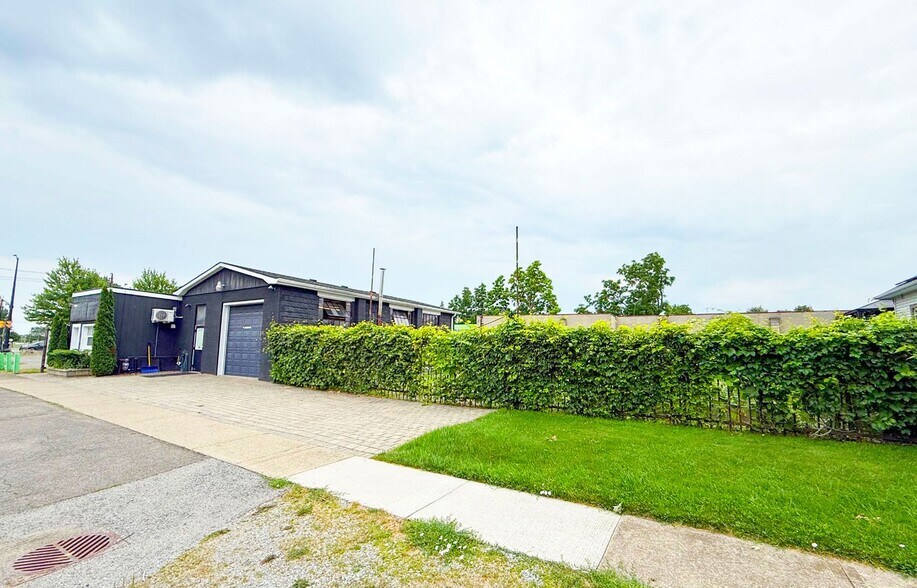 More Photos Of 212 Mellanby Av, Port Colborne Flex For Sale