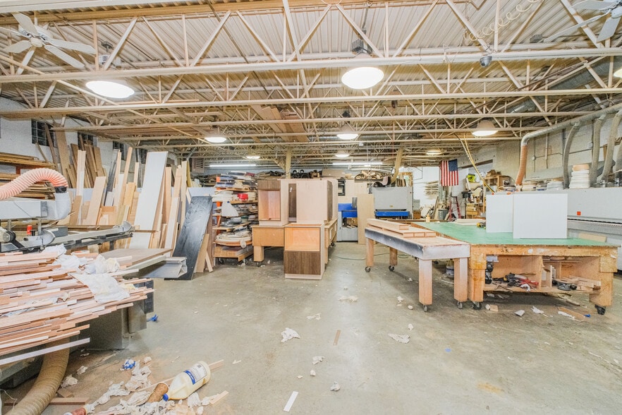 More Photos Of 1944-1952 Richmond Terrace, Staten Island Showroom For Lease