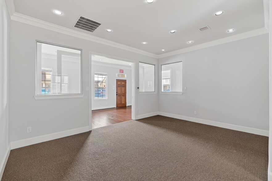 More Photos Of 25511 Budde Rd, The Woodlands Office For Sale