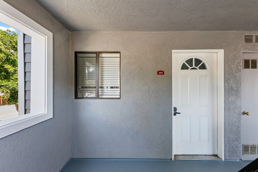 More Photos Of , Long Beach Multifamily For Sale