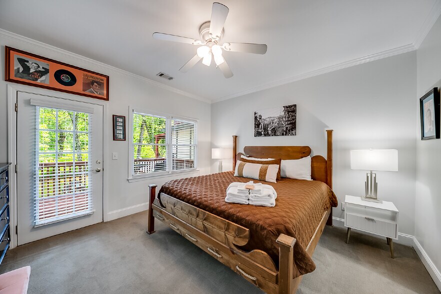 More Photos Of 892 Edelweiss Strasse, Helen Hotel For Sale