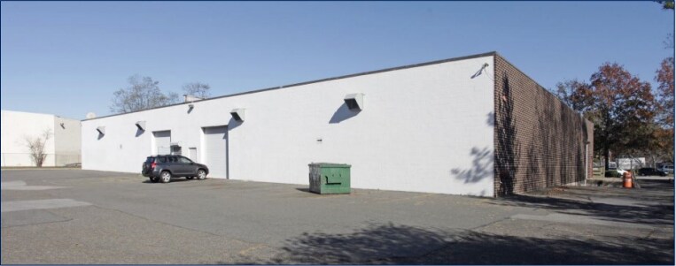 More Photos Of 5 Brayton Ct, Commack Warehouse For Lease