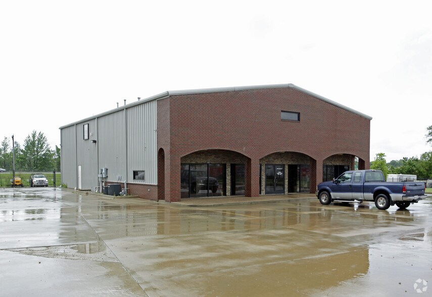 More Photos Of 8489 Industrial Dr, Olive Branch Warehouse For Lease