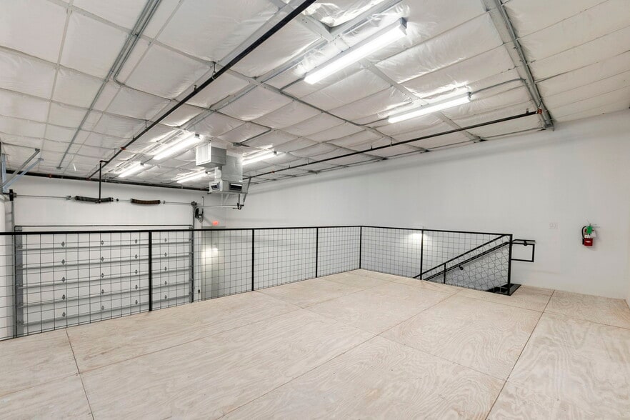 More Photos Of 7231 Stonewall Bnd, San Antonio Self Storage For Sale