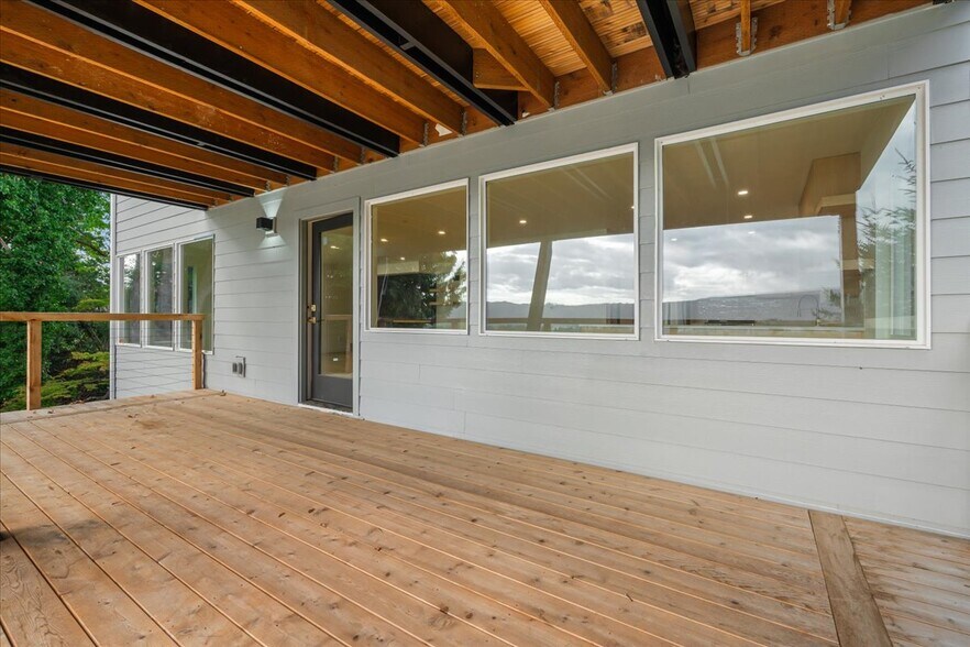 More Photos Of 520 Columbia St, Cathlamet Apartments For Sale