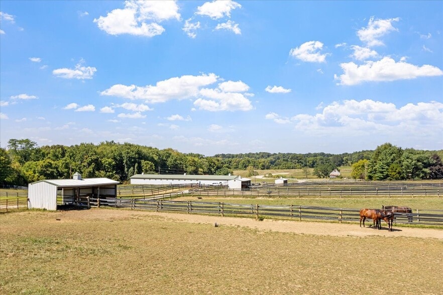 More Photos Of 7233 National Rd, Thornville Horse Stables For Sale