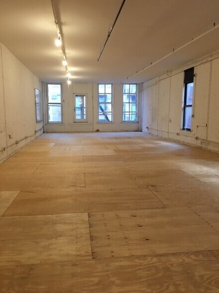 More Photos Of 552-556 Broadway, New York Office Residential For Lease