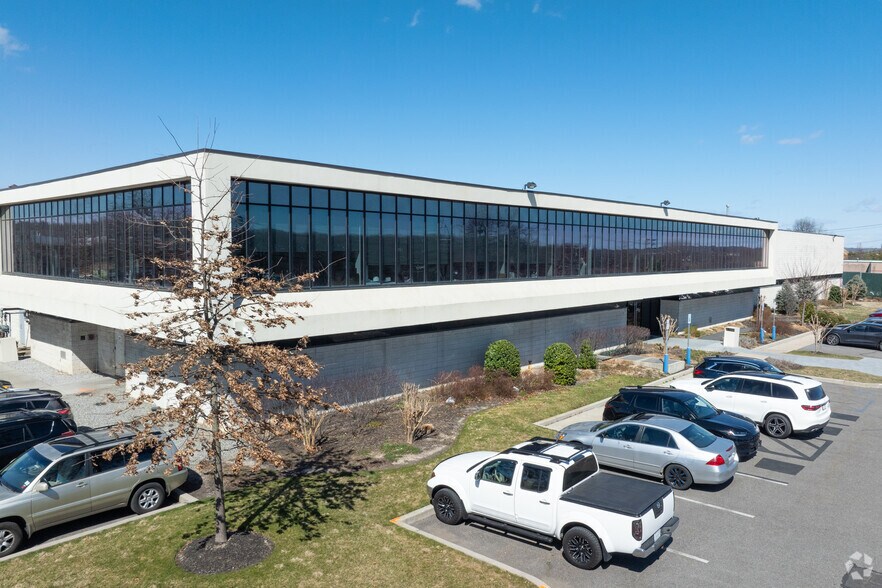 More Photos Of 260 Spagnoli Rd, Melville Light Manufacturing For Lease