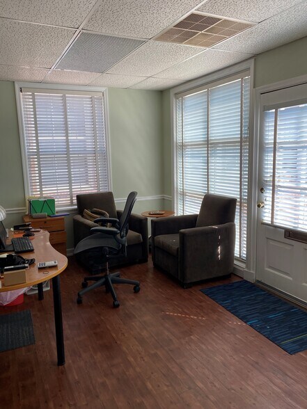 More Photos Of 8505 Delmar Blvd, University City Office For Lease