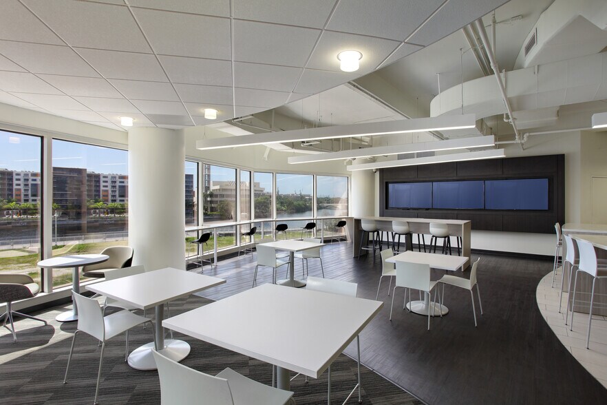 More Photos Of 100 S Ashley Dr, Tampa Office Residential For Lease