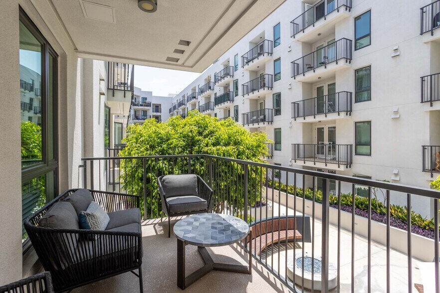 More Photos Of 687 S Hobart Blvd, Los Angeles Apartments For Lease