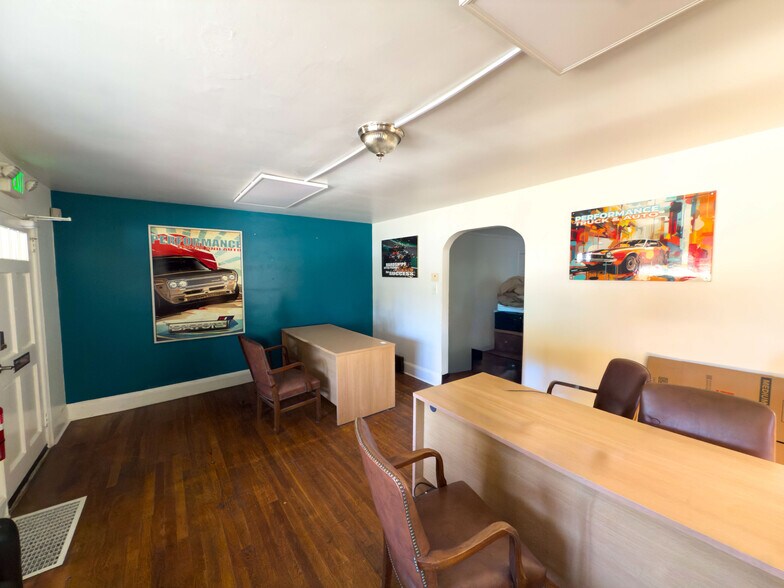More Photos Of 2808 The Plaza, Charlotte Office Residential For Lease