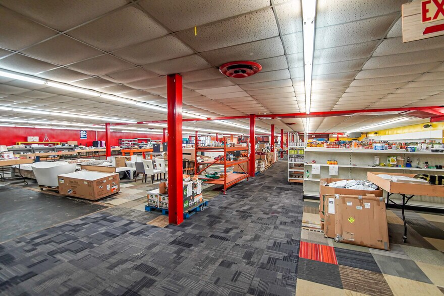 More Photos Of 960 French Rd, Cheektowaga Light Distribution For Sale