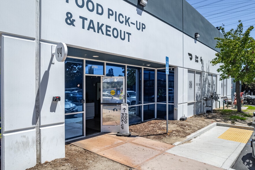 More Photos Of 1560 S Lewis St, Anaheim Warehouse For Lease