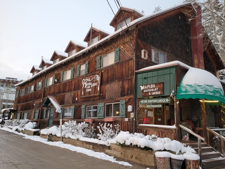 More Photos Of 210 Rapids Ln, Grand Lake Restaurant For Sale