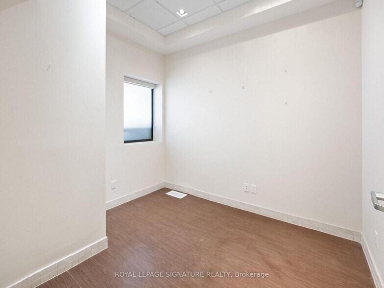 More Photos Of 1560 Queen St W, Toronto Storefront Retail Office For Lease