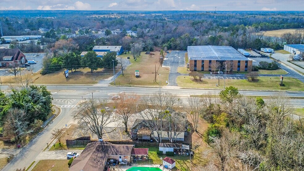 More Photos Of 4849 Mercer University Dr, Macon-Bibb Storefront For Sale