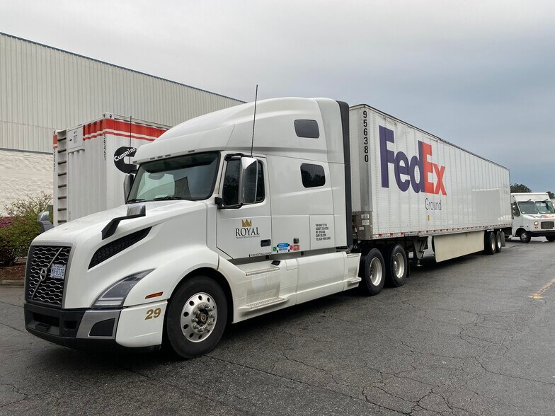 More Photos Of 219 Commercial Hill Dr, Hendersonville Warehouse For Lease