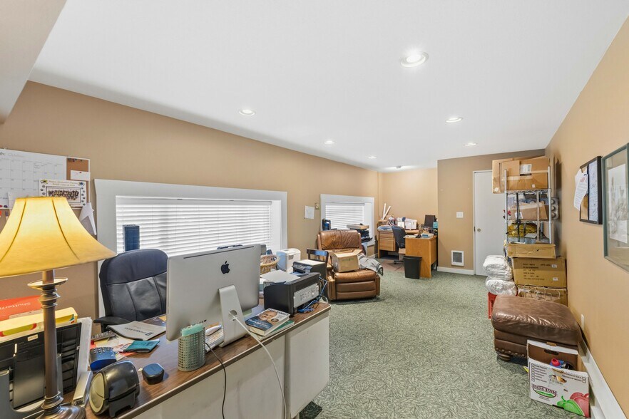 More Photos Of 171 S Broadway, Coos Bay General Retail For Sale