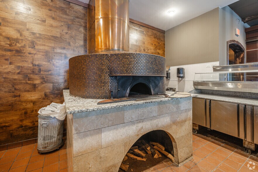 More Photos Of 1501 S IL Route 31, Mchenry Restaurant For Lease