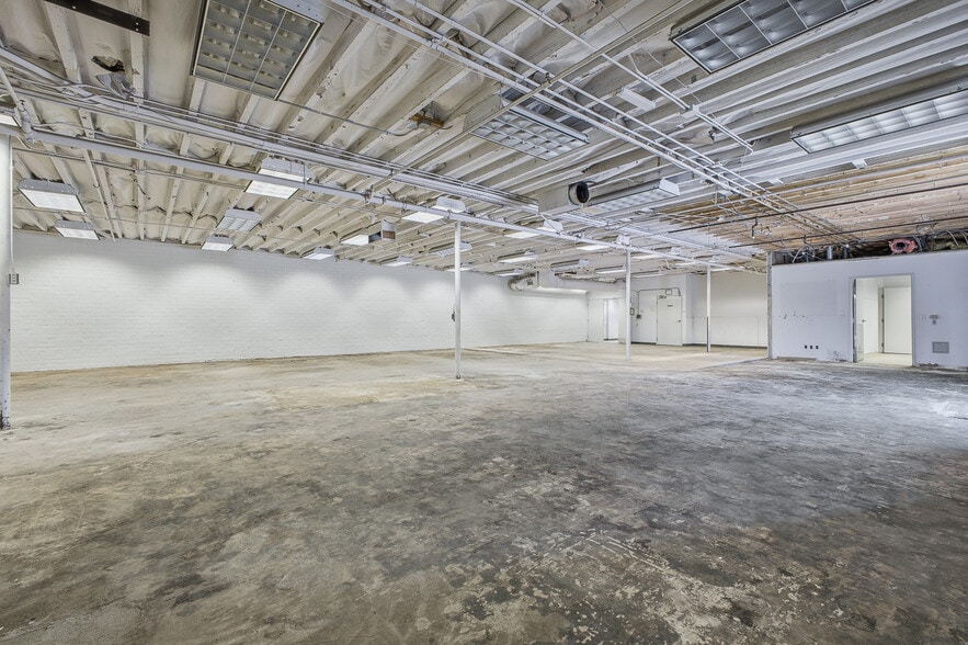 More Photos Of 700-710 W Wilson Ave, Glendale Warehouse For Lease