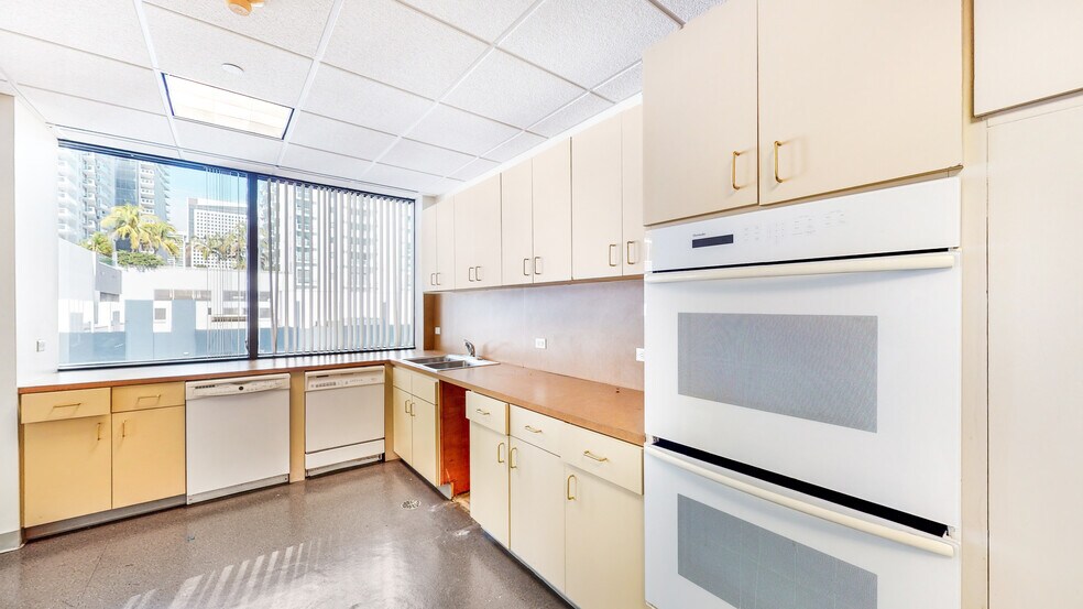 More Photos Of 1200 Brickell Ave, Miami Office For Lease