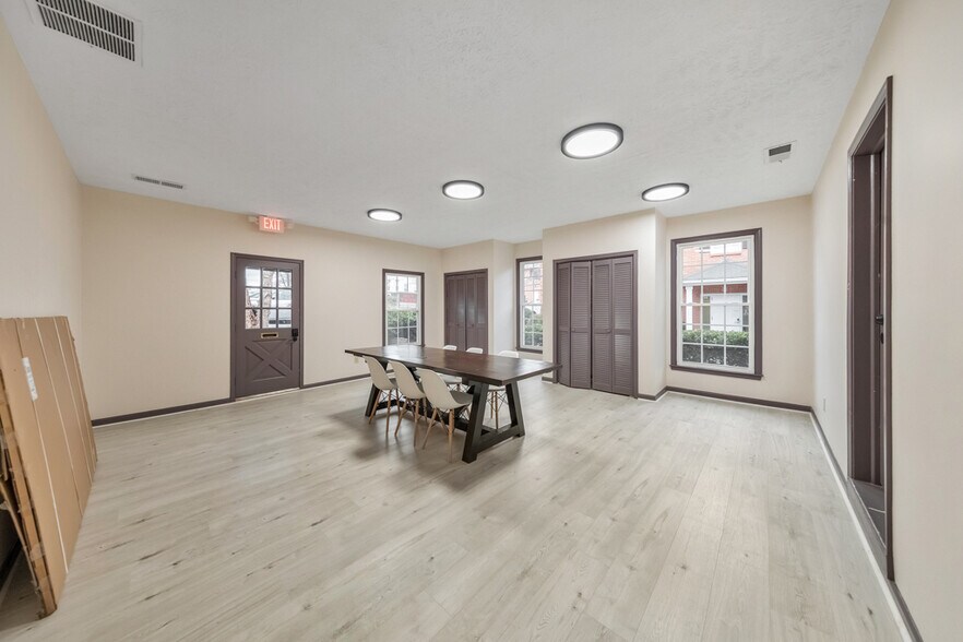 More Photos Of 2440 Sandy Plains Rd, Marietta Office For Sale