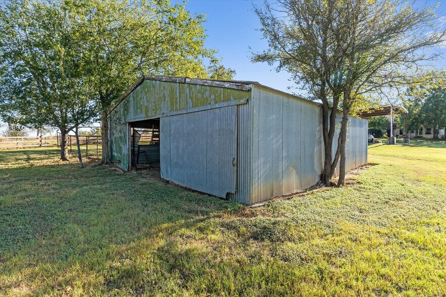 More Photos Of 1092 FM 3000, Elgin Specialty For Sale