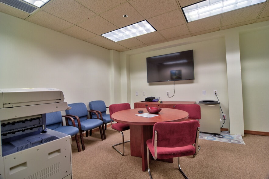 More Photos Of 1150 Cleveland St, Clearwater Office For Lease