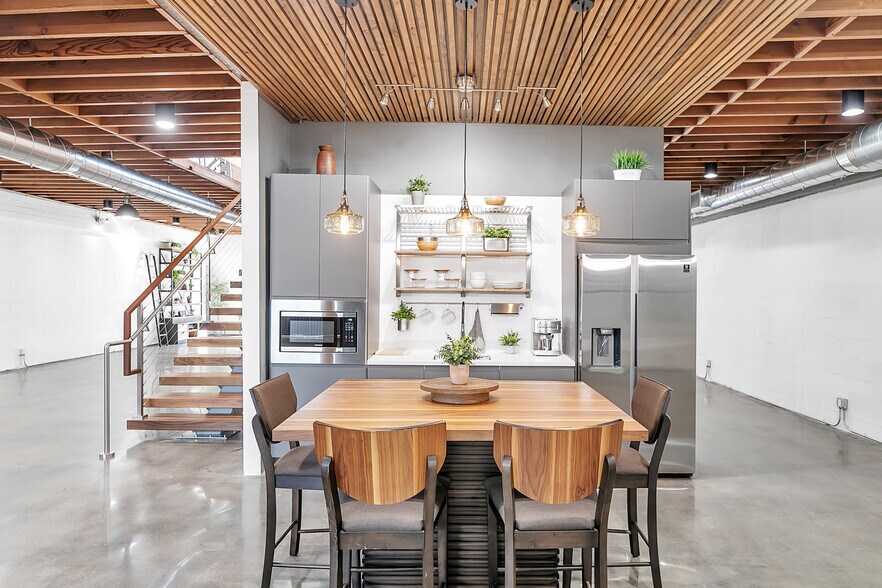 More Photos Of 5055 Exposition Blvd, Los Angeles Loft Creative Space For Lease