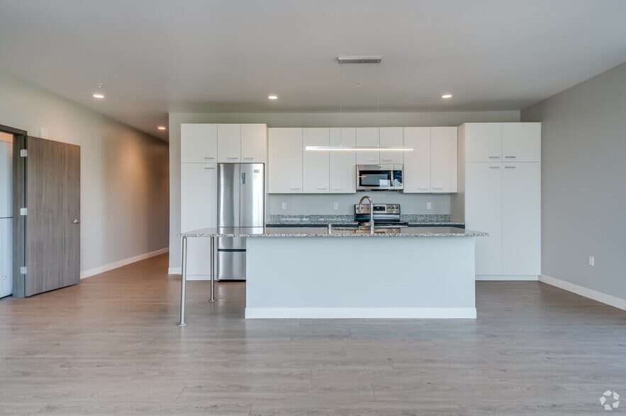 More Photos Of 211 W Mineral St, Milwaukee Apartments For Lease