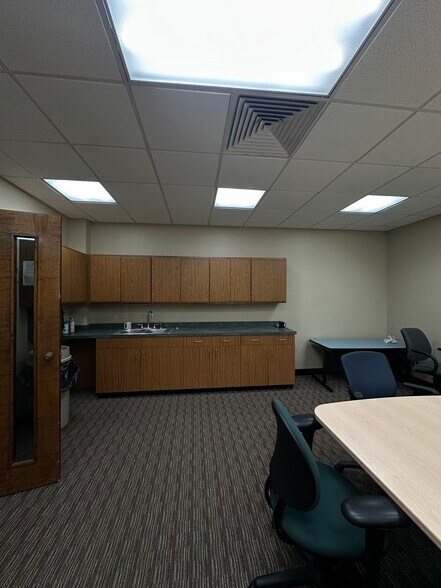 More Photos Of 441 Wolf Ledges Pky, Akron Office For Lease