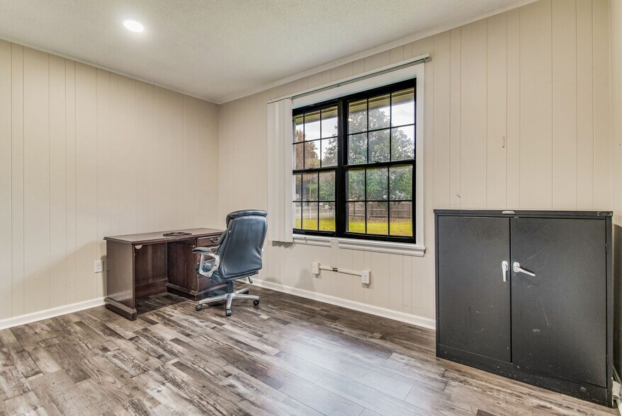 More Photos Of 725 S J St, Pensacola Office Residential For Sale