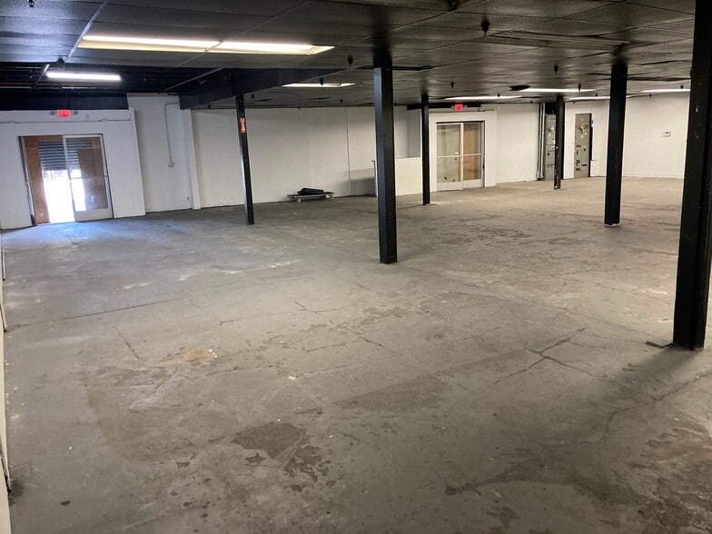 More Photos Of 1800 Essex St, Los Angeles Light Distribution For Lease