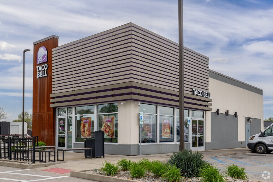 More Photos Of 6300 Greenwood Rd, Louisville General Retail For Lease