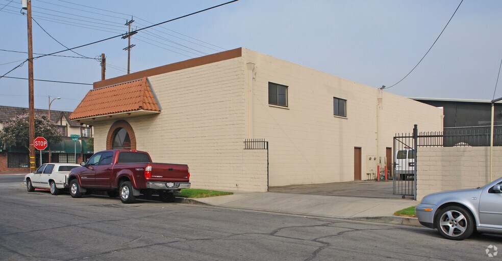 More Photos Of 200-204 N Victory Blvd, Burbank Freestanding For Lease