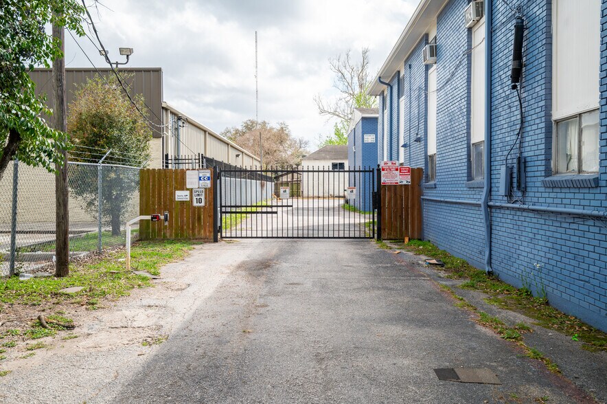 More Photos Of 122 E Crosstimbers St, Houston Apartments For Sale