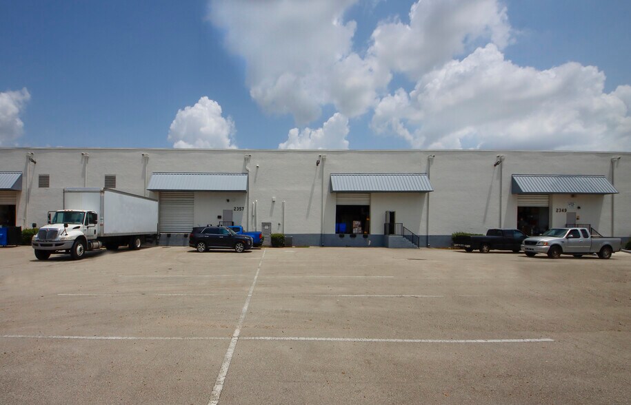 More Photos Of 2201-2211 Stirling Rd, Fort Lauderdale Unknown For Lease