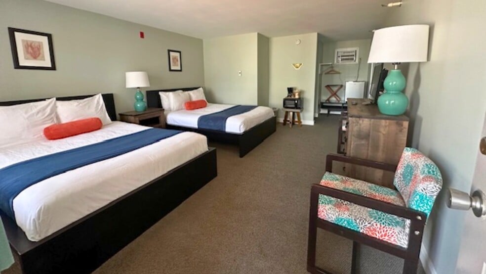 More Photos Of 20 Nubble Rd, York Beach Hotel For Sale