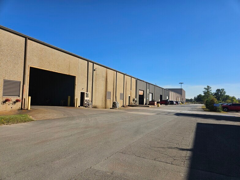 More Photos Of 8200 Frazier Pike, Little Rock Manufacturing For Sale