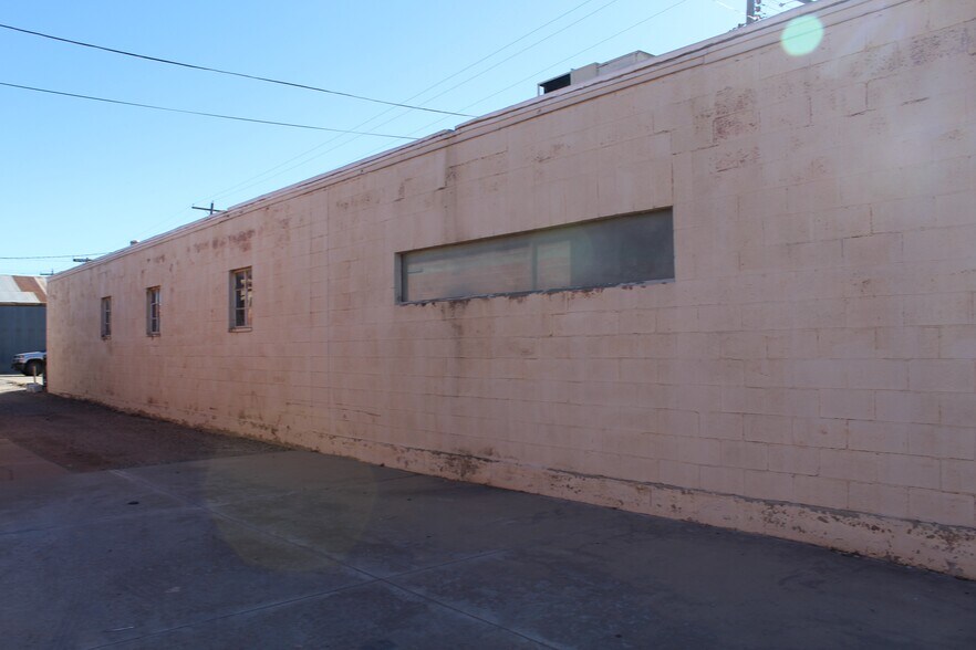 More Photos Of 814 9th St, Woodward Office For Sale