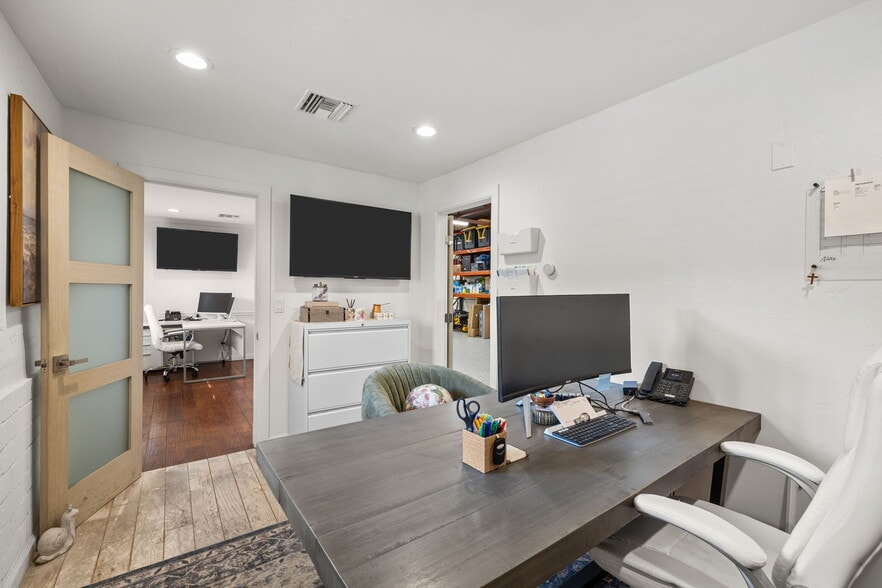 More Photos Of 133 Sunnyway Dr, Ventura Warehouse For Lease