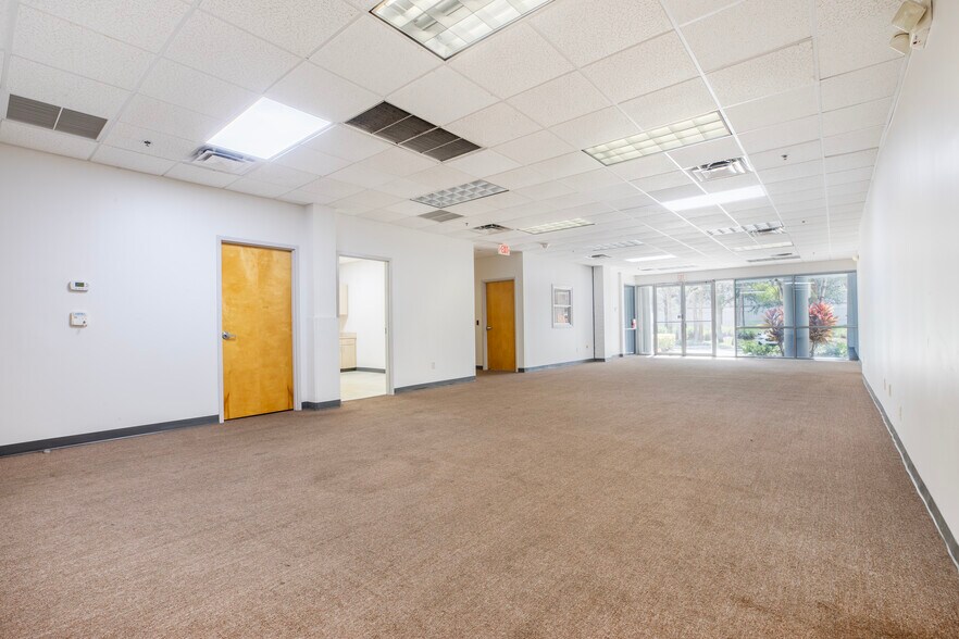 More Photos Of 13801-13807 NW 4th St, Sunrise Warehouse For Lease