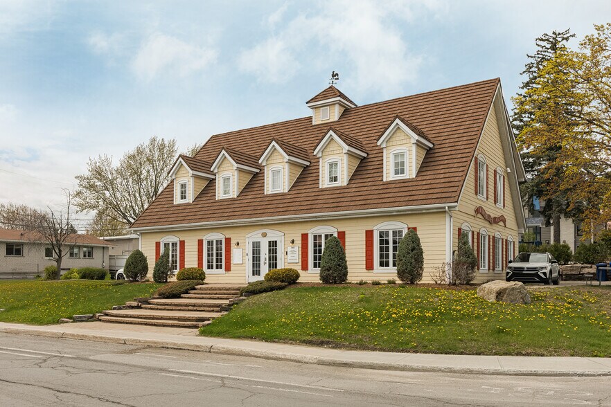 More Photos Of 675 Boul Samson, Laval Office For Sale