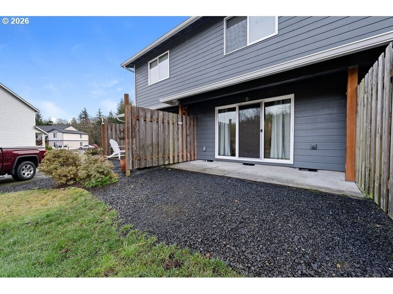 More Photos Of 1524 SE Honeysuckle Loop, Warrenton Apartments For Sale